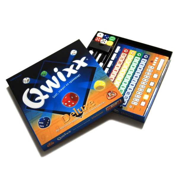 Duik in de wereld van Qwixx Deluxe, waar dobbelplezier en luxe samenkomen voor een onvergetelijke speelervaring. Qwixx Deluxe bevat een luxe doos!
